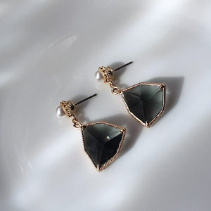 Black Tear of Pearl Earrings